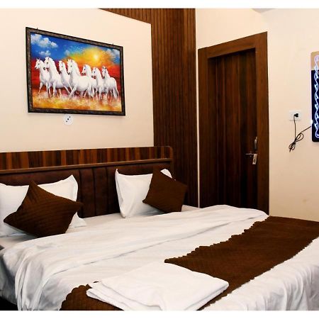 Tirupati Balaji Inn Bageshwar Dham Basāri Exteriör bild