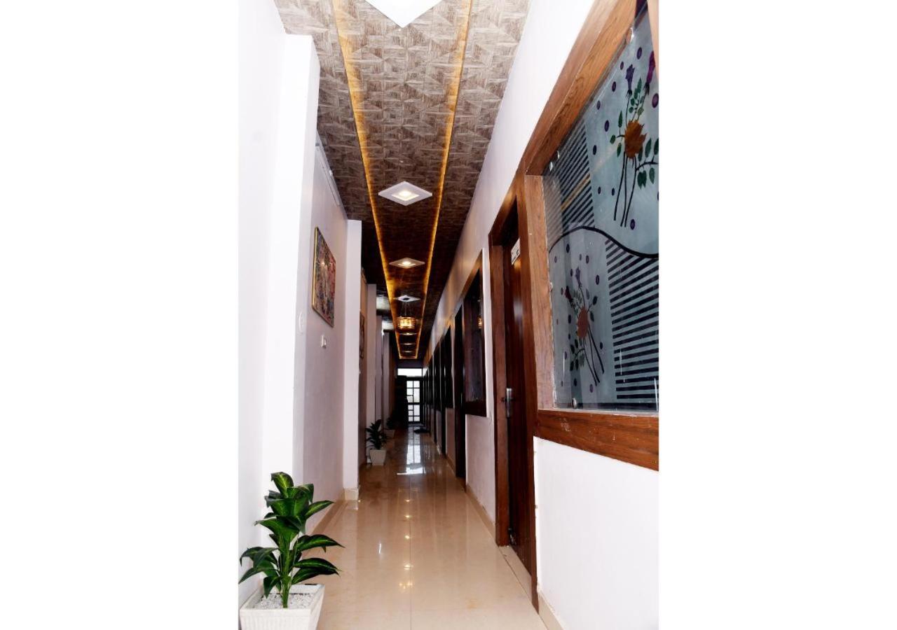 Tirupati Balaji Inn Bageshwar Dham Basāri Exteriör bild
