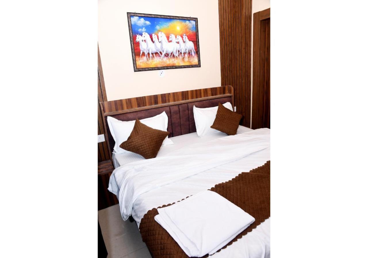 Tirupati Balaji Inn Bageshwar Dham Basāri Exteriör bild