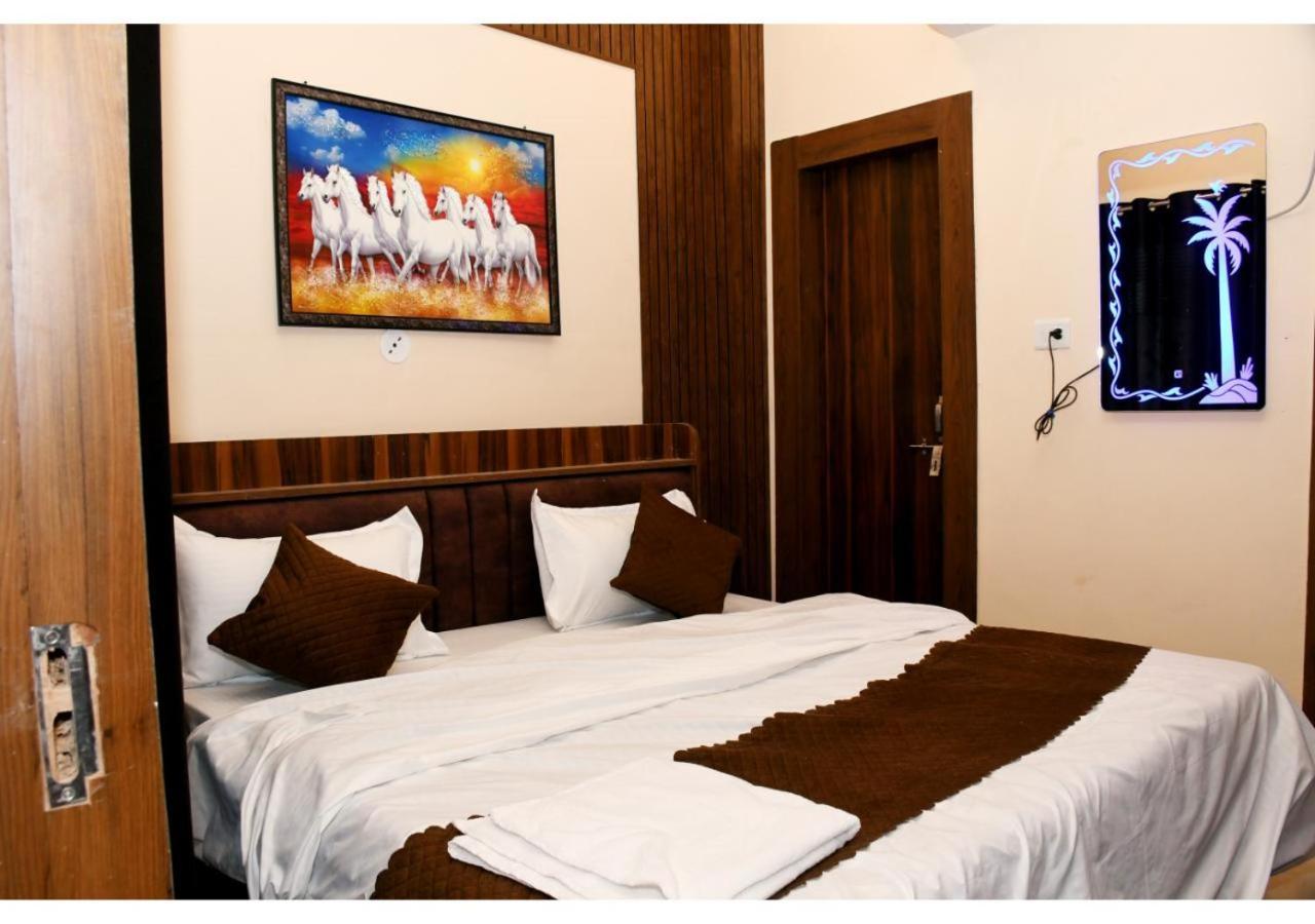 Tirupati Balaji Inn Bageshwar Dham Basāri Exteriör bild