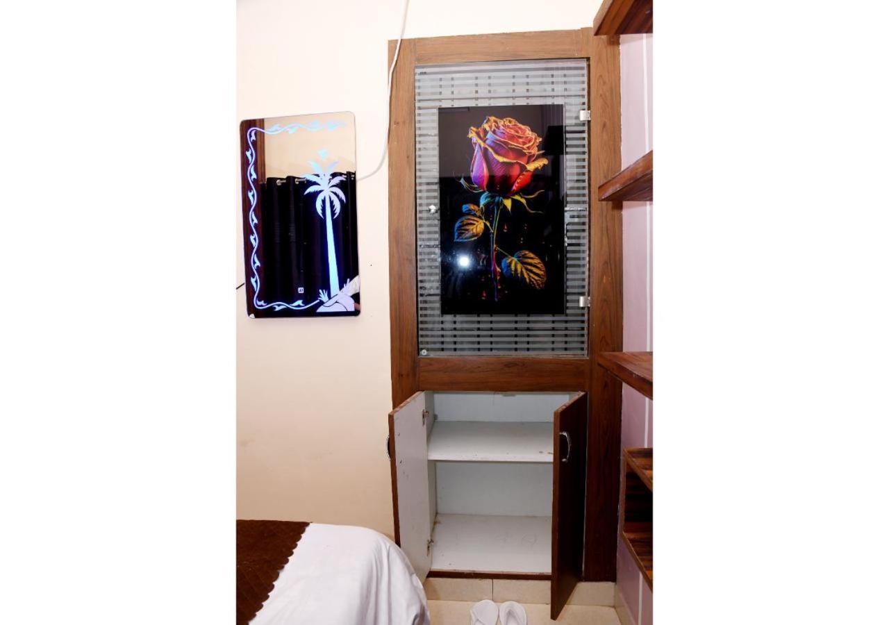 Tirupati Balaji Inn Bageshwar Dham Basāri Exteriör bild