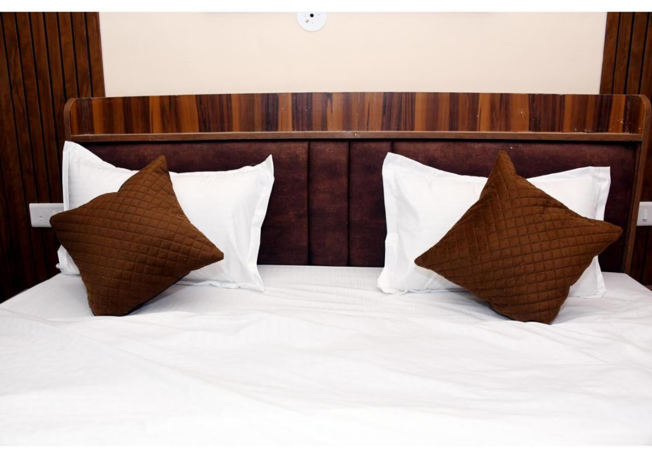 Tirupati Balaji Inn Bageshwar Dham Basāri Exteriör bild