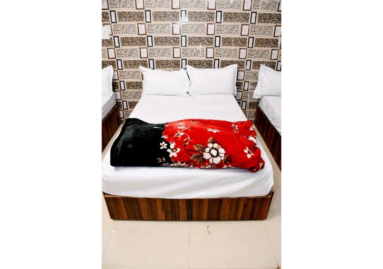 Tirupati Balaji Inn Bageshwar Dham Basāri Exteriör bild