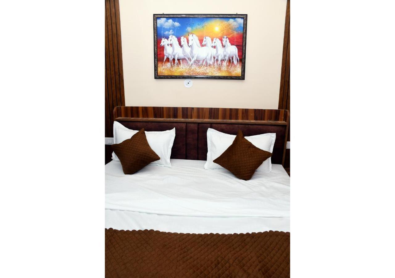 Tirupati Balaji Inn Bageshwar Dham Basāri Exteriör bild