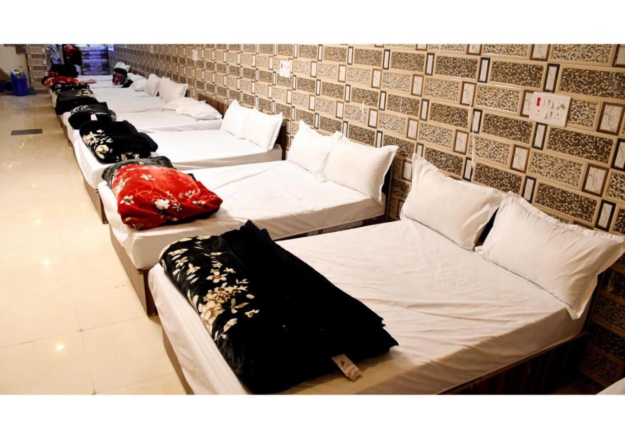 Tirupati Balaji Inn Bageshwar Dham Basāri Exteriör bild