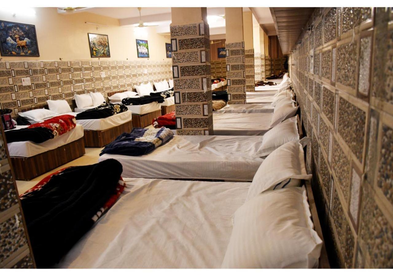 Tirupati Balaji Inn Bageshwar Dham Basāri Exteriör bild