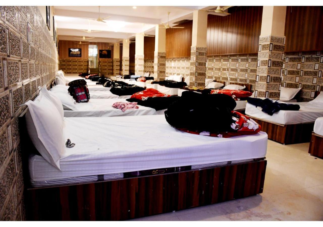 Tirupati Balaji Inn Bageshwar Dham Basāri Exteriör bild