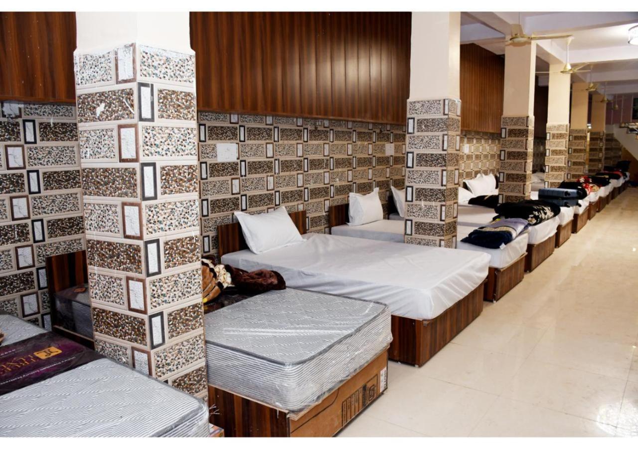 Tirupati Balaji Inn Bageshwar Dham Basāri Exteriör bild