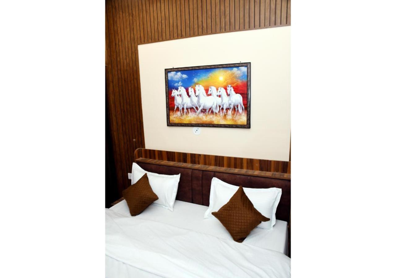 Tirupati Balaji Inn Bageshwar Dham Basāri Exteriör bild