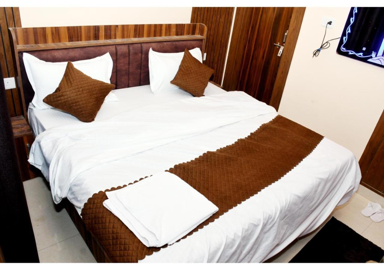 Tirupati Balaji Inn Bageshwar Dham Basāri Exteriör bild