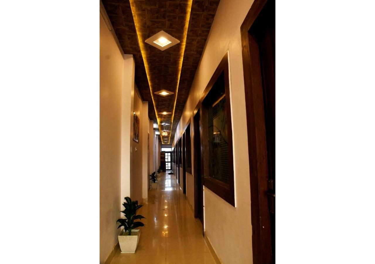Tirupati Balaji Inn Bageshwar Dham Basāri Exteriör bild