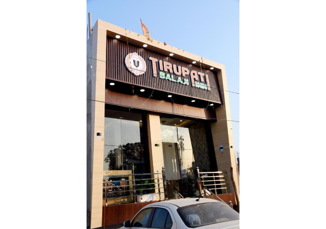 Tirupati Balaji Inn Bageshwar Dham Basāri Exteriör bild