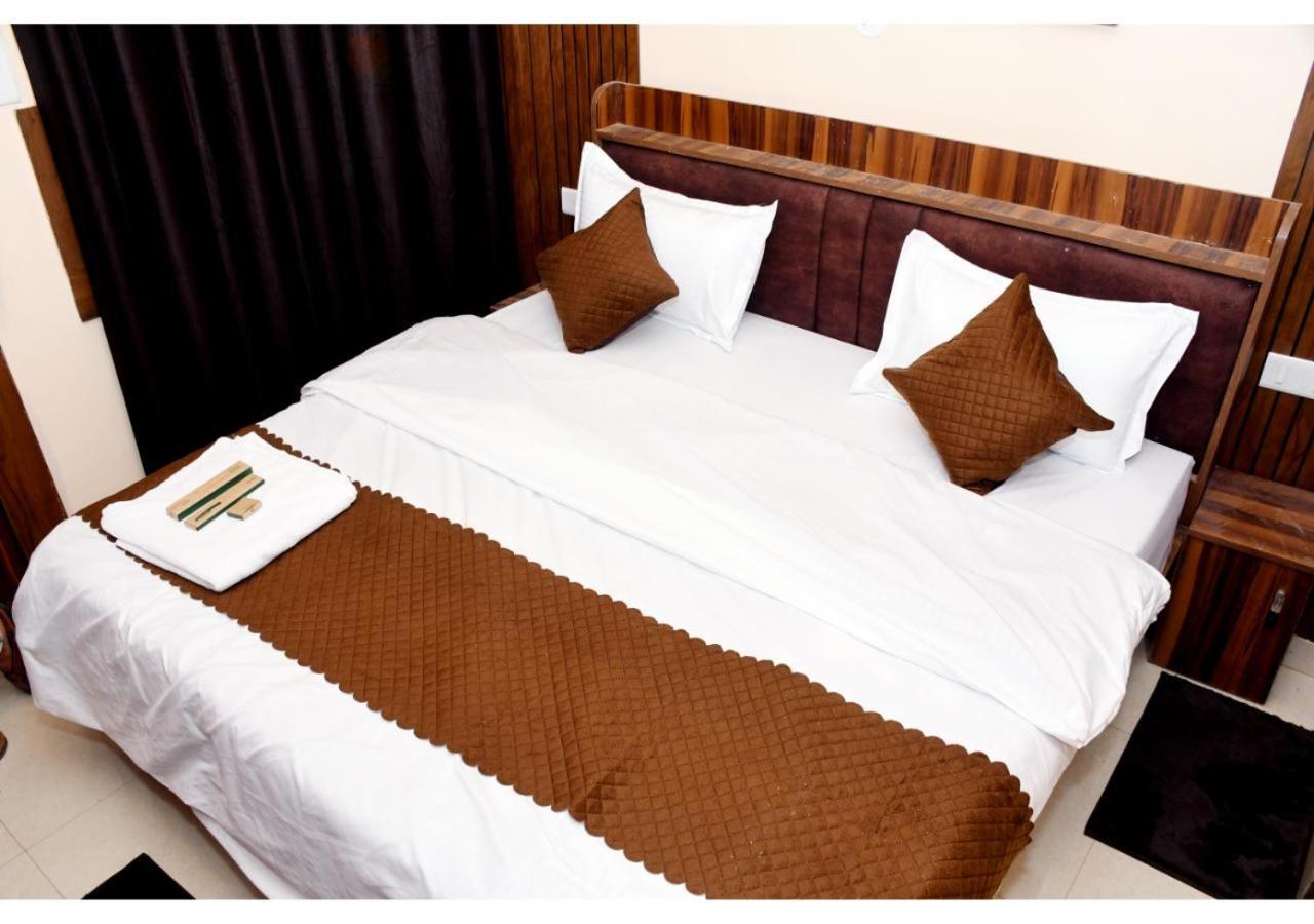 Tirupati Balaji Inn Bageshwar Dham Basāri Exteriör bild